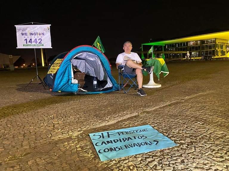 Jornalista ligado a bomba no aeroporto de Brasília chega a capital