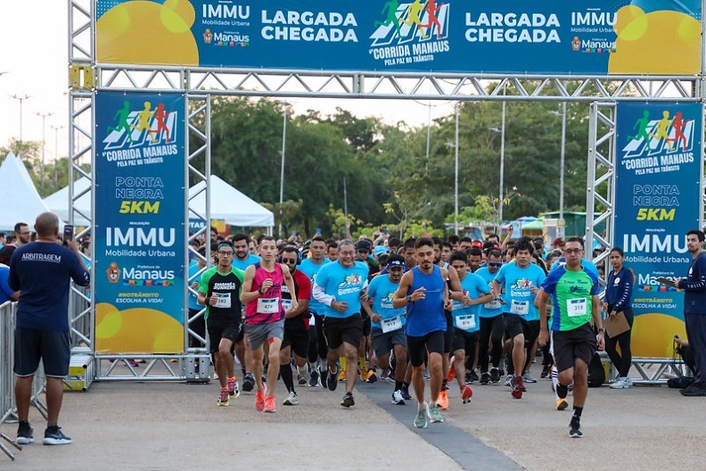 Cerca de 800n corredores se reúnem na Ponta Negra para a 6ª corrida " Manaus pela Paz no Trânsito" - Foto: Divulgação/ Clóvis Miranda/Semcom