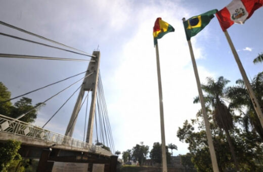 Comunidade de Brasileia ameaça fechar ponte para Bolívia devido insegurança