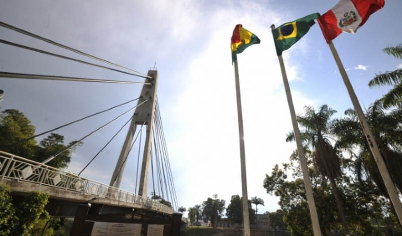 Comunidade de Brasileia ameaça fechar ponte para Bolívia devido insegurança