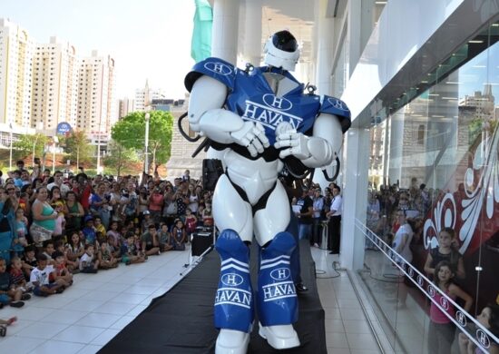 Robô da Havan é sucesso por anda passa - Foto: Divulgação