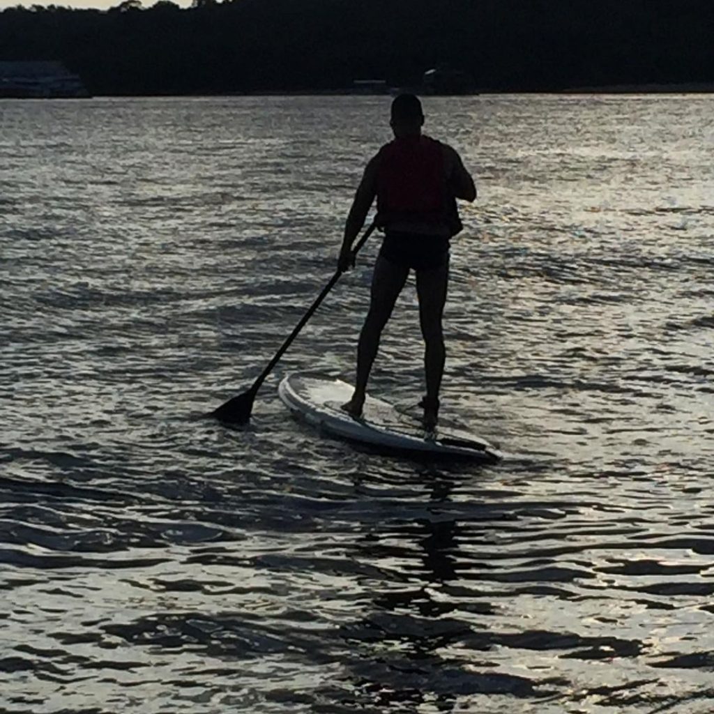 Stand-up paddle no Rio Negro em Manaus - Foto: Reprodução/Instagram@tribalsup