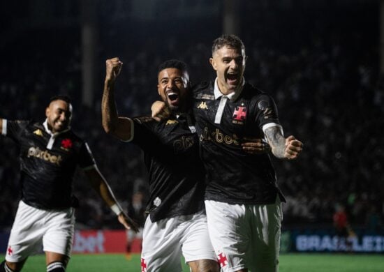 Jogadores do Vasco celebram resultado - Foto: Leandro Amorim/X @vascodagama