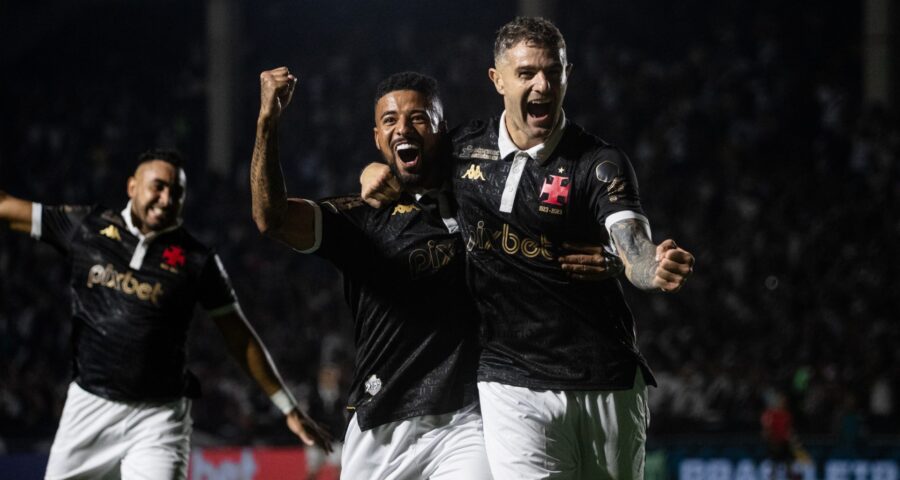 Jogadores do Vasco celebram resultado - Foto: Leandro Amorim/X @vascodagama