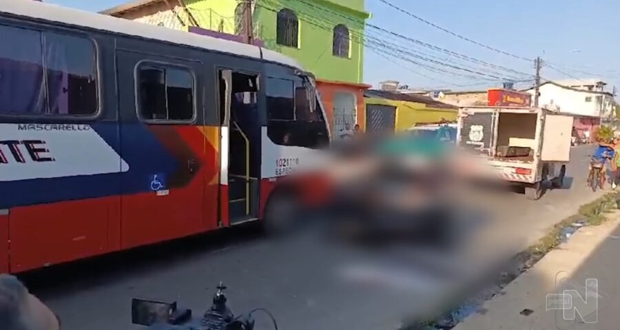 Vigilante morre ao ser atropelado por micro-ônibus em cruzamento - Foto: Reprodução/TV Norte Amazonas