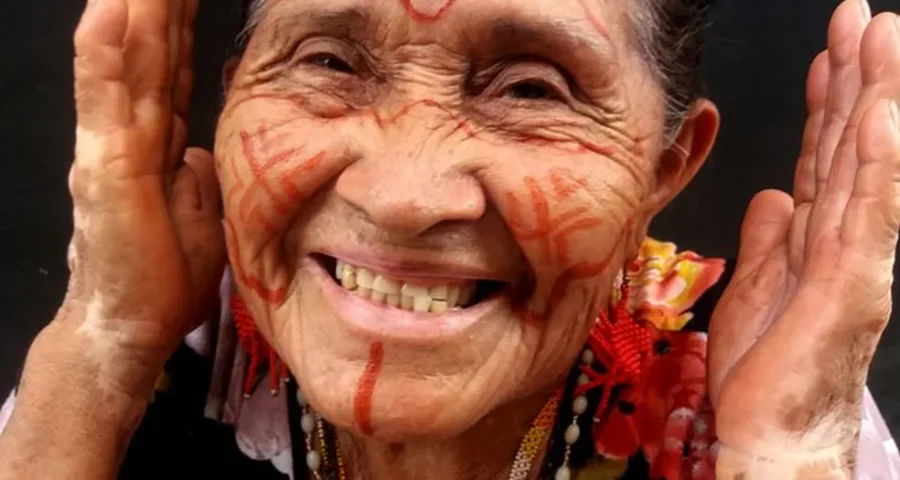 Prêmio Vó Bernaldina, mestra e anciã da cultura Macuxi - Foto: Reprodução/Facebook/Jaider Esbell