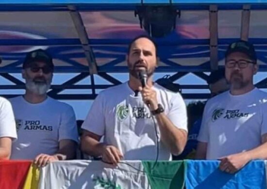 Eduardo Bolsonaro durante discurso no evento do movimento pró-armas - Foto: Reprodução/Youtube)