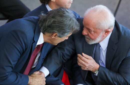 Presidente Luiz Inácio Lula da Silva e o ministro da Fazenda, Fernando Haddad, durante cerimônia no Palácio do Planalto - Foto: Fabio Rodrigues-Pozzebom/ Agência Brasil