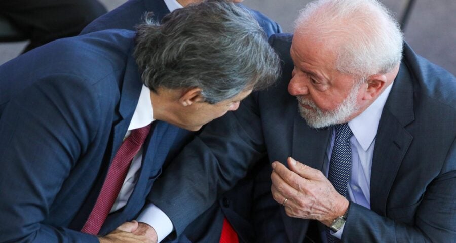 Presidente Luiz Inácio Lula da Silva e o ministro da Fazenda, Fernando Haddad, durante cerimônia no Palácio do Planalto - Foto: Fabio Rodrigues-Pozzebom/ Agência Brasil