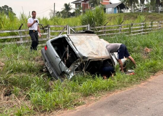 Carro colide com motocicleta e deixa duas mulheres feridas em Rio Branco