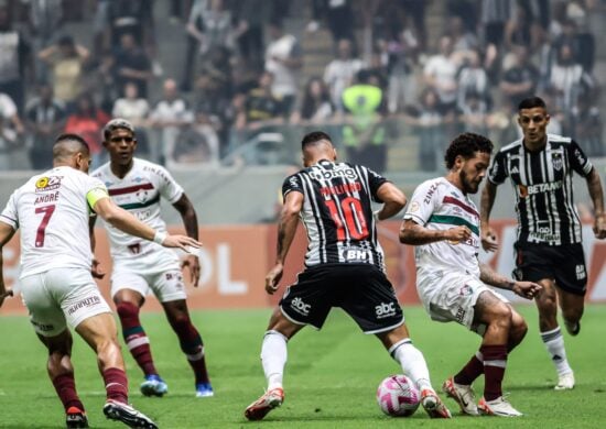 Paulinho, do Atlético-MG, durante partida com o Fluminense válida pela 30ª rodada do Campeonato Brasileiro - Foto: Fábio Barros/Agência F8/Estadão Conteúdo