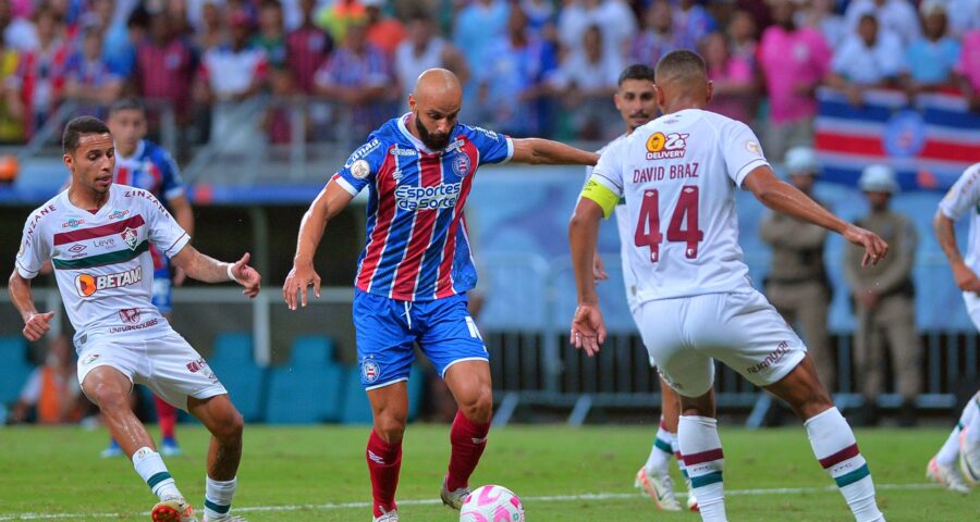 Thaciano, jogador do Bahia durante partida contra o Fluminense no estádio Arena Fonte Nova - Foto: Walmir Cirne/Agif - Agência de Fotografia/Estadão Conteúdo