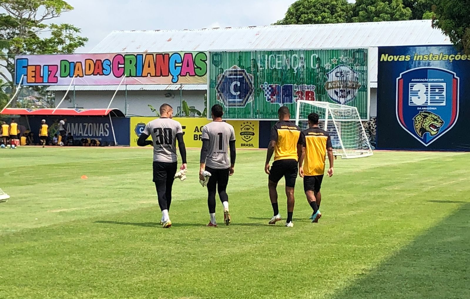 Amazonas FC faz último treino antes de embarcar para final contra Brusque