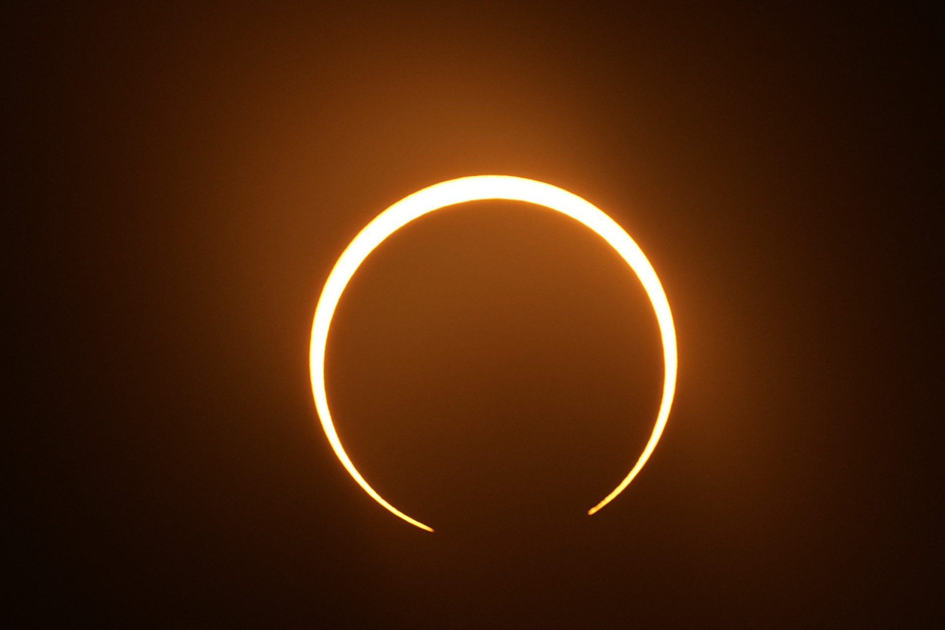 Eclipse Solar visto de Brasília (DF). Foto: Ton Molilna/FotoArena/Estadão Conteúdo