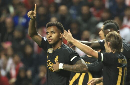 Rodrygo comemora após marcar gol em partida contra o Braga - Foto: Luís Vieira/Associated Press/Estadão Conteúdo