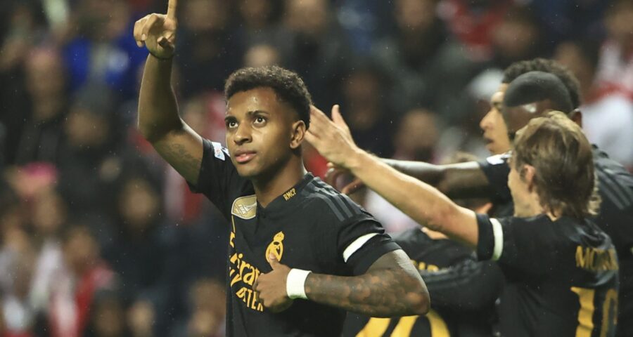 Rodrygo comemora após marcar gol em partida contra o Braga - Foto: Luís Vieira/Associated Press/Estadão Conteúdo