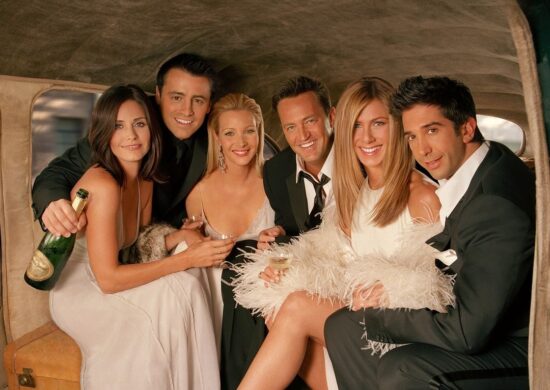 Matthew Perry, Jennifer Aniston, Courteney Cox, David Schwimmer, Matt LeBlanc e Lisa Kudrow atuaram juntos durante 10 anos - Foto: Reprodução/ Instagram @friends