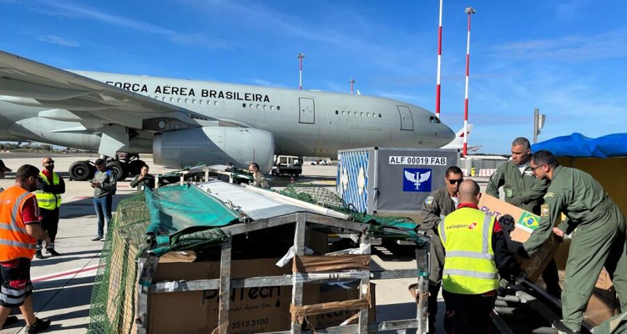 O avião da Força Aérea Brasileira (FAB), pousou nesta terça-feira (17), em Roma, na Itália para repatriação de brasileiros -Foto: FAB/GOV BR