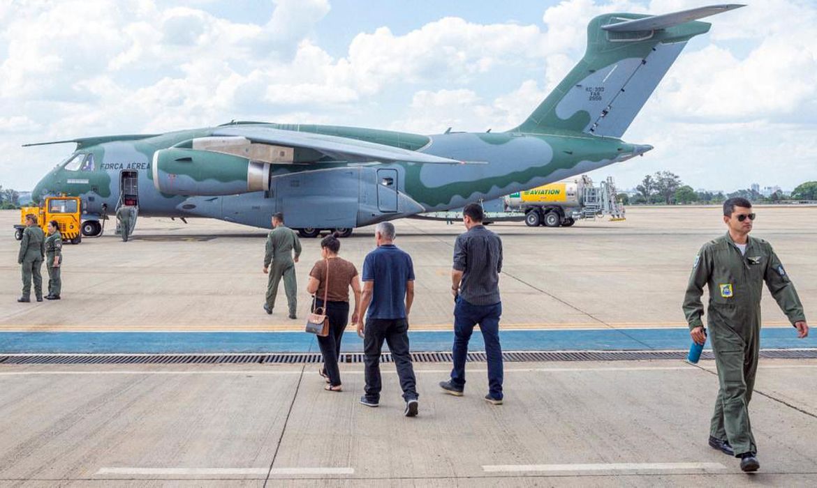 Aeronave da FAB KC-390 Millennium da FAB para a repatriação de brasileiros em território de Israel e Palestina na Operação Voltando em Paz. - Foto: João Risi/Audiovisual/PR