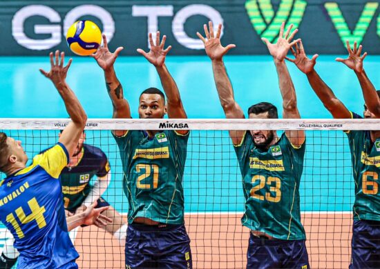 Brasil vence a Ucrânia por 3 sets a 2 no Pré-Olímpico masculino e se aproxima de vagas nas olimpíadas de Paris 2024 - Foto: Reprodução/ X @timebrasil