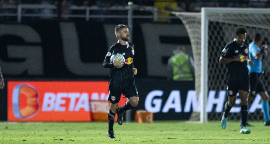 Eduardo Sasha jogador do Bragantino comemora seu gol durante partida contra o Palmeiras no estádio Nabi Abi Chedid pelo campeonato Brasileiro A 2023 - Foto: Fabio Moreira Pinto/Agência de Fotografia-AGIF/ Estadão Conteúdo