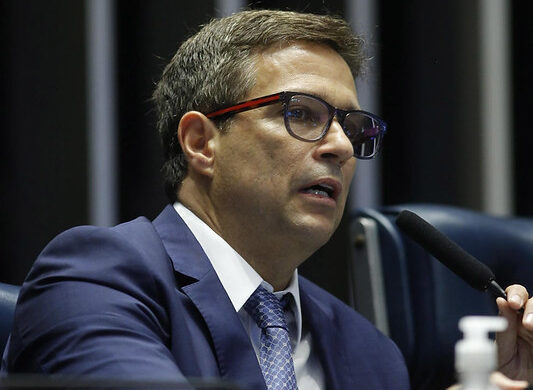 Campos Neto apoia governo na tentativa de cumprir meta fiscal do arcabouço