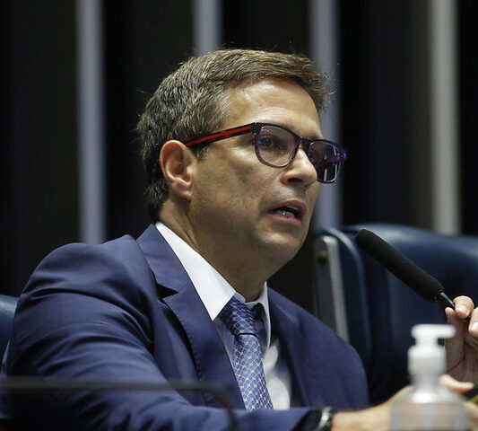 Campos Neto apoia governo na tentativa de cumprir meta fiscal do arcabouço