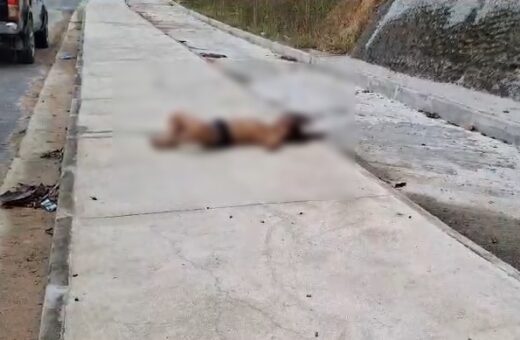 Corpo da vítima foi encontrado na Rua Anel Leste com vários tiros - Foto: Reprodução/WhatsApp