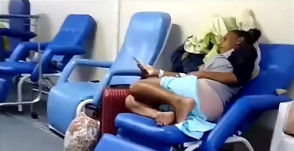 Gestante Kerolayne ficou mais de três dias em uma cadeira pois não tinha maca na maternidade - Foto: Arquivo Pessoal