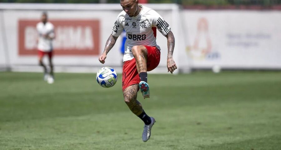 Cebolinha treinou bem e segue como titular no Flamengo - Foto: Marcelo Cortes/CRF