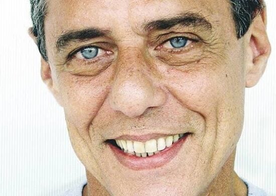 Chico Buarque vai ganhar mais de R$ 4 milhões em processo por direitos autorais