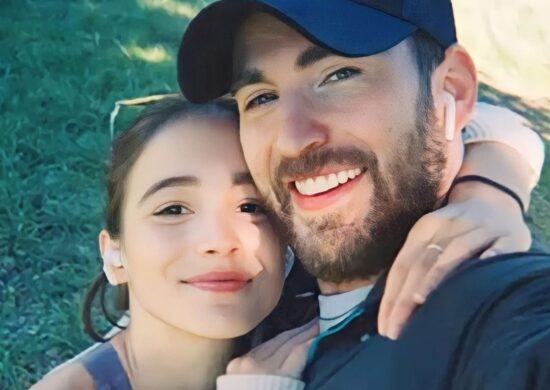 Chris Evans fala pela 1ª vez sobre casamento com luso-brasileira