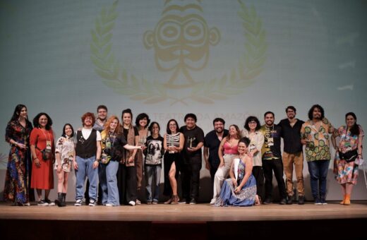 Vencedores do Festival de Teatro da Amazônia no paldo do Teatro Amazonas - Foto: Hamyle Nobre/SEC