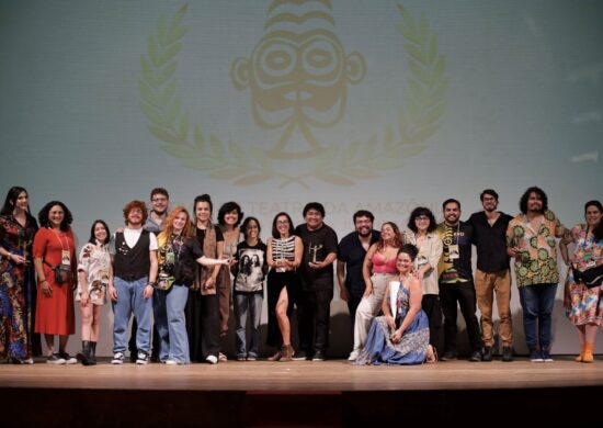 Vencedores do Festival de Teatro da Amazônia no paldo do Teatro Amazonas - Foto: Hamyle Nobre/SEC