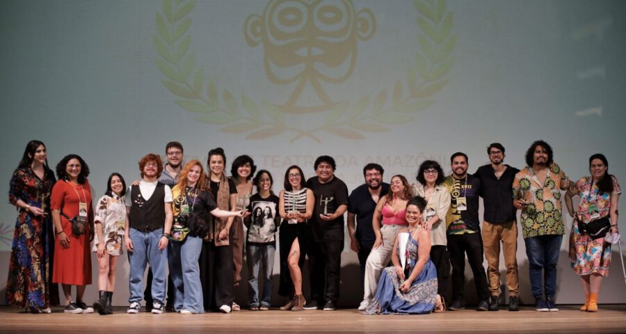 Vencedores do Festival de Teatro da Amazônia no paldo do Teatro Amazonas - Foto: Hamyle Nobre/SEC