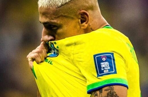 Diniz barra Richarlison e muda lateral em treino da seleção brasileira