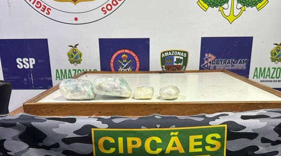 Drogas são detidas dentro de fraldas descartáveis dentro de barco em Coari-AM