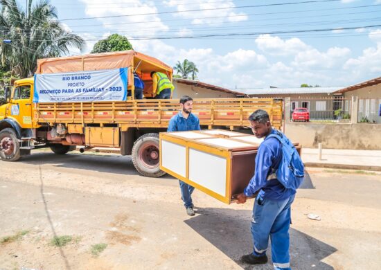 Rio Branco inicia entrega de móveis para famílias afetadas por alagação