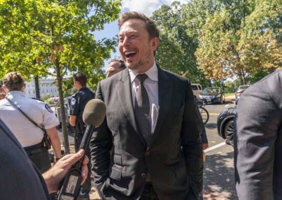 Elon Musk é investigado por possíveis violações na compra do Twitter