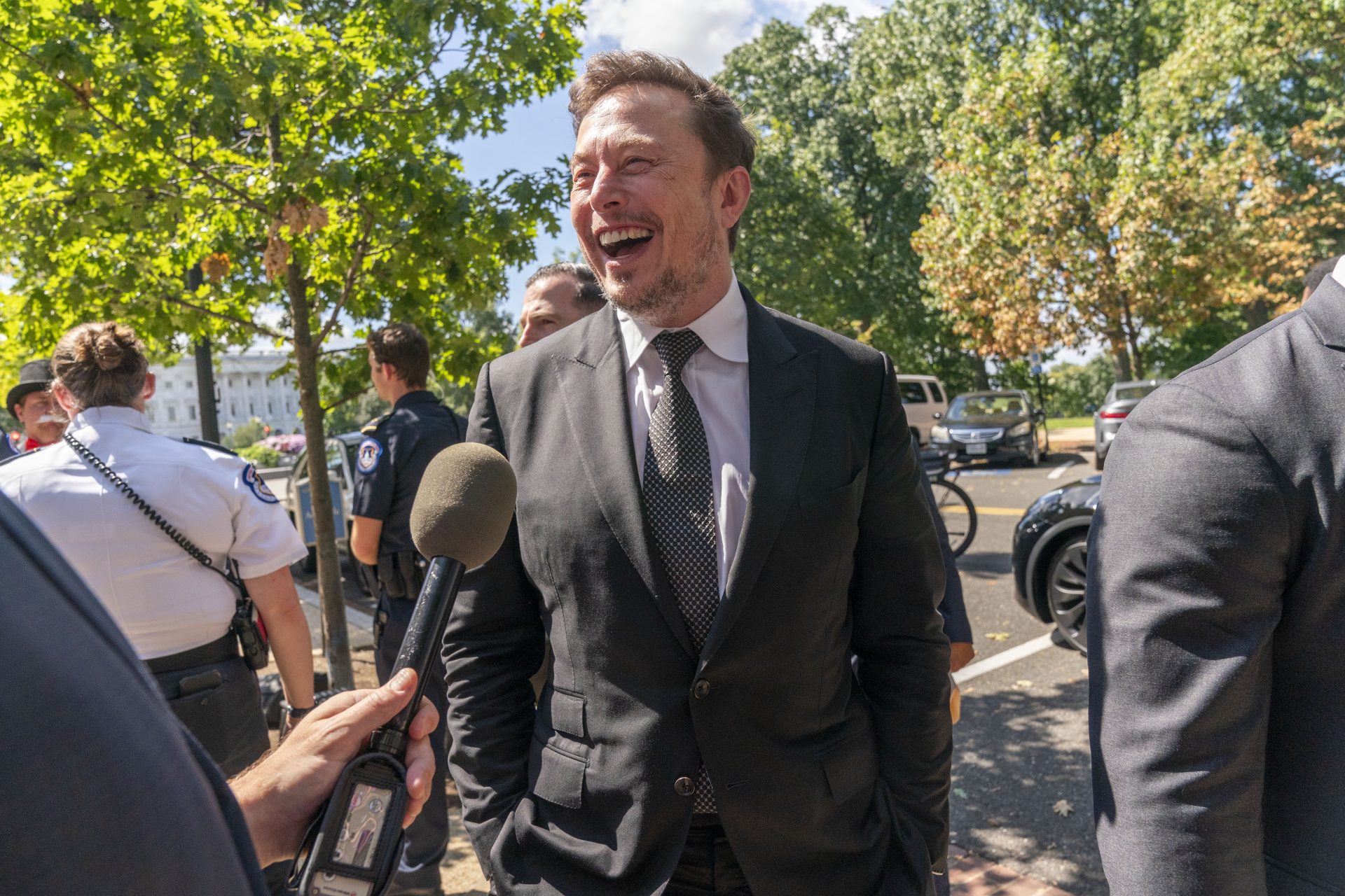 Elon Musk é investigado por possíveis violações na compra do Twitter