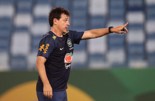 Fernando Diniz prepara equipe brasileira para o jogo contra a Venezuela nesta quinta-feira (12) - Foto: Reprodução/ Vitor Silva/CBF