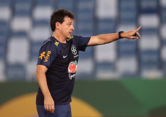 Fernando Diniz prepara equipe brasileira para o jogo contra a Venezuela nesta quinta-feira (12) - Foto: Reprodução/ Vitor Silva/CBF