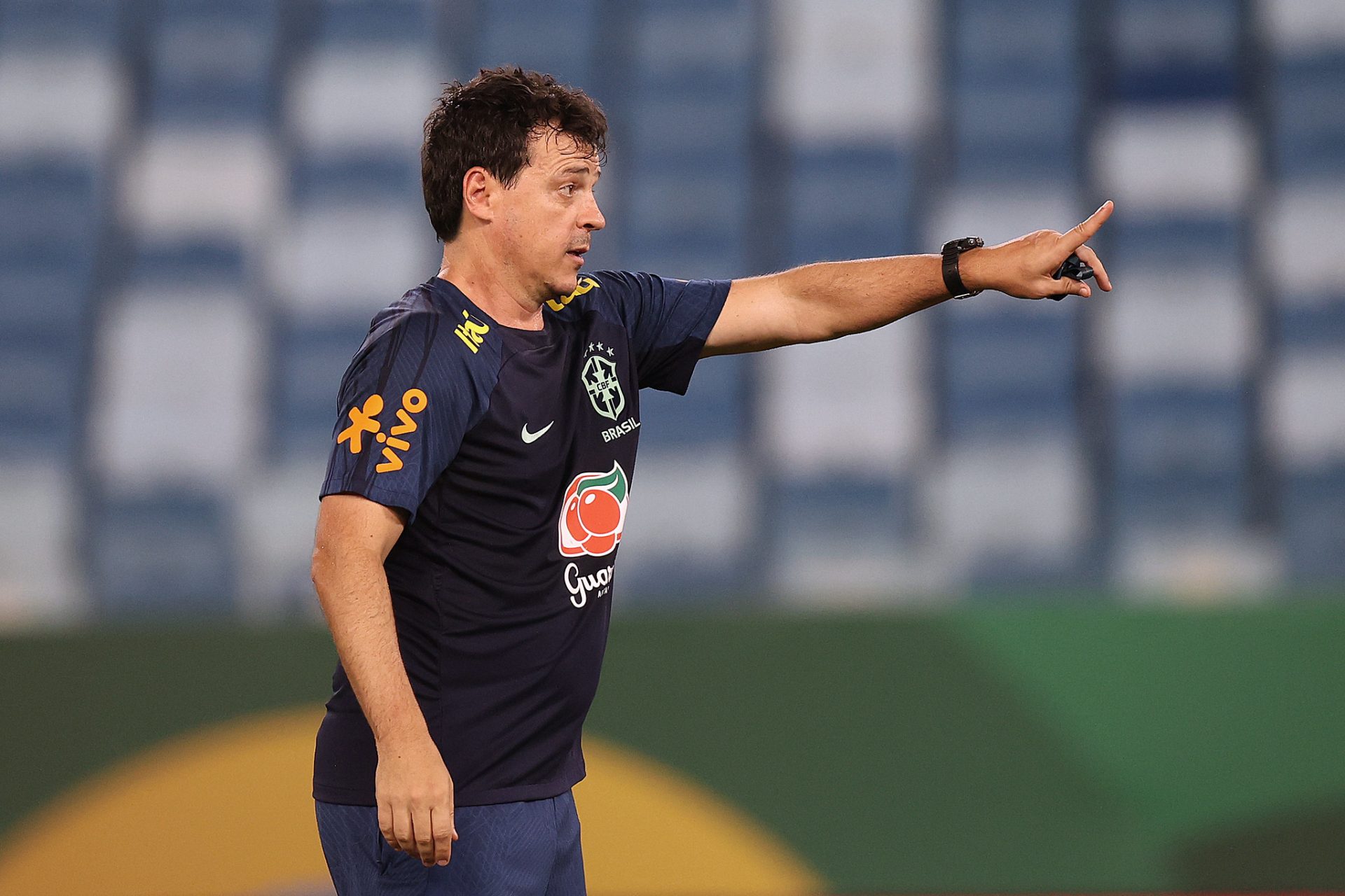 Fernando Diniz prepara equipe brasileira para o jogo contra a Venezuela nesta quinta-feira (12) - Foto: Reprodução/ Vitor Silva/CBF