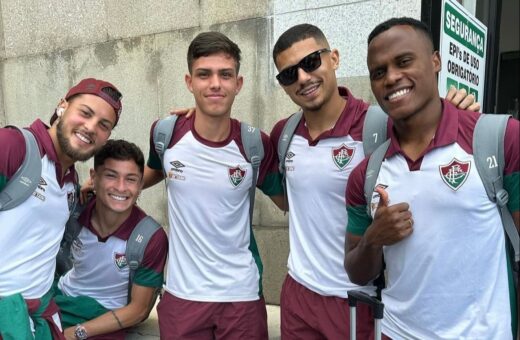 Jogadores do Fluminense posaram para foto durante o embarque para BH - Foto: Reprodução/Instagram @fluminensefc