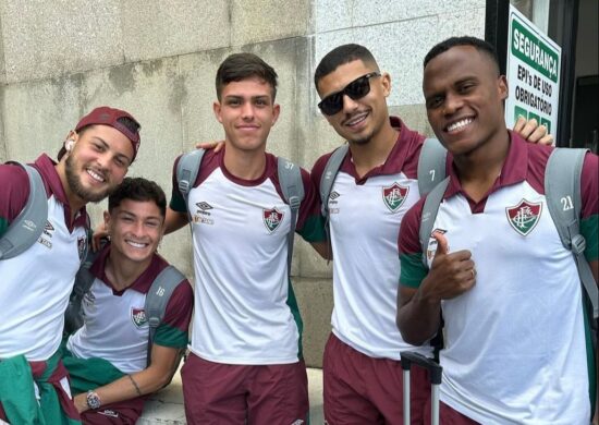 Jogadores do Fluminense posaram para foto durante o embarque para BH - Foto: Reprodução/Instagram @fluminensefc