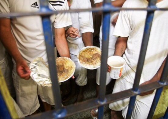 Após dois dias, presos encerram greve de fome em Rio Branco