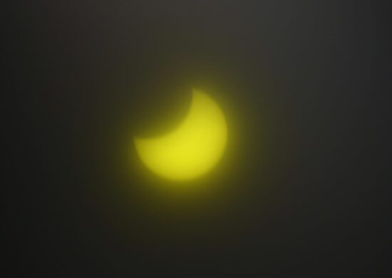 Eclipse solar anular visto no céu de Manaus - Foto: Edmar Barros/Futura Press/Estadão Conteúdo