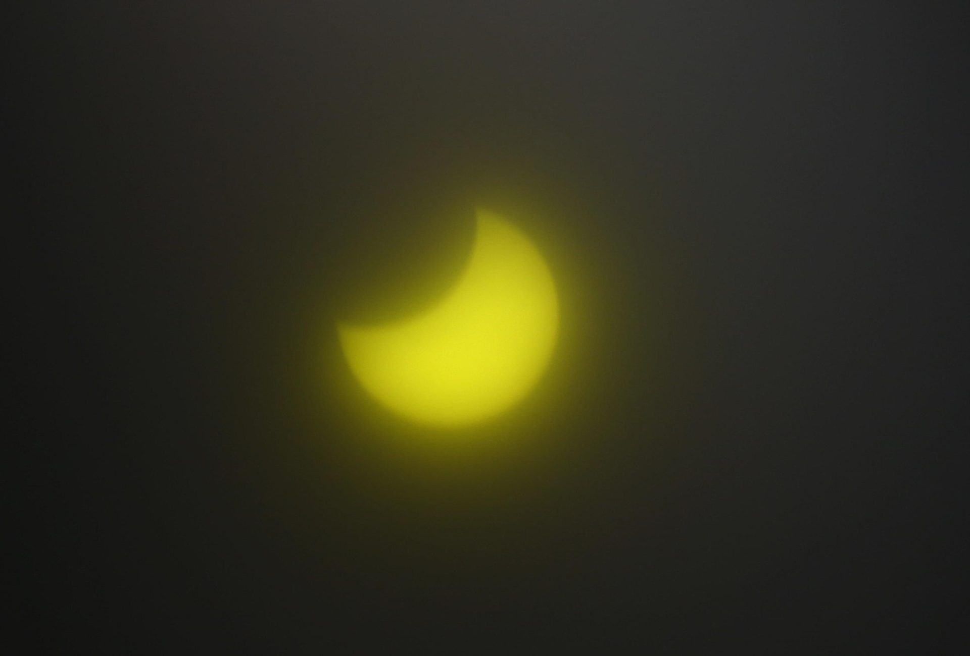 Eclipse solar anular visto no céu de Manaus - Foto: Edmar Barros/Futura Press/Estadão Conteúdo