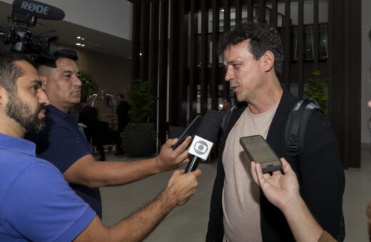 Fernando Diniz e comissão técnica da Seleção brasileira se apresentam em Cuiabá (MT) para o jogo das Eliminatórias - Foto: Reprodução/ Joilson Marconne/CBF