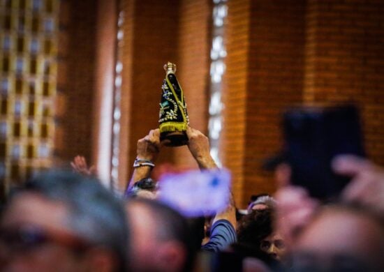 Fiéis celebram Dia de Nossa Senhora em Santuário Nacional de Aparecida